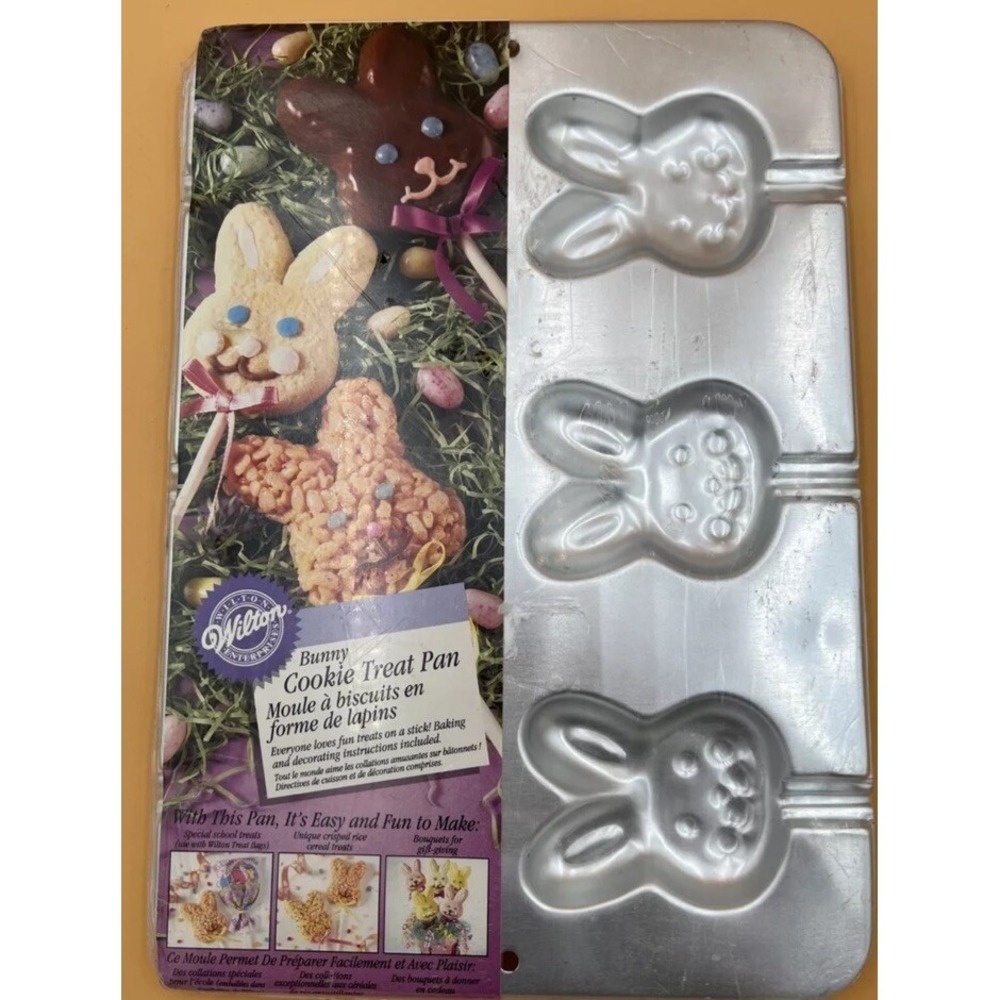 Vintage 1996 Wilton Easter Bunny‎ Rabbit Cookie Treat Pan 2105-8106